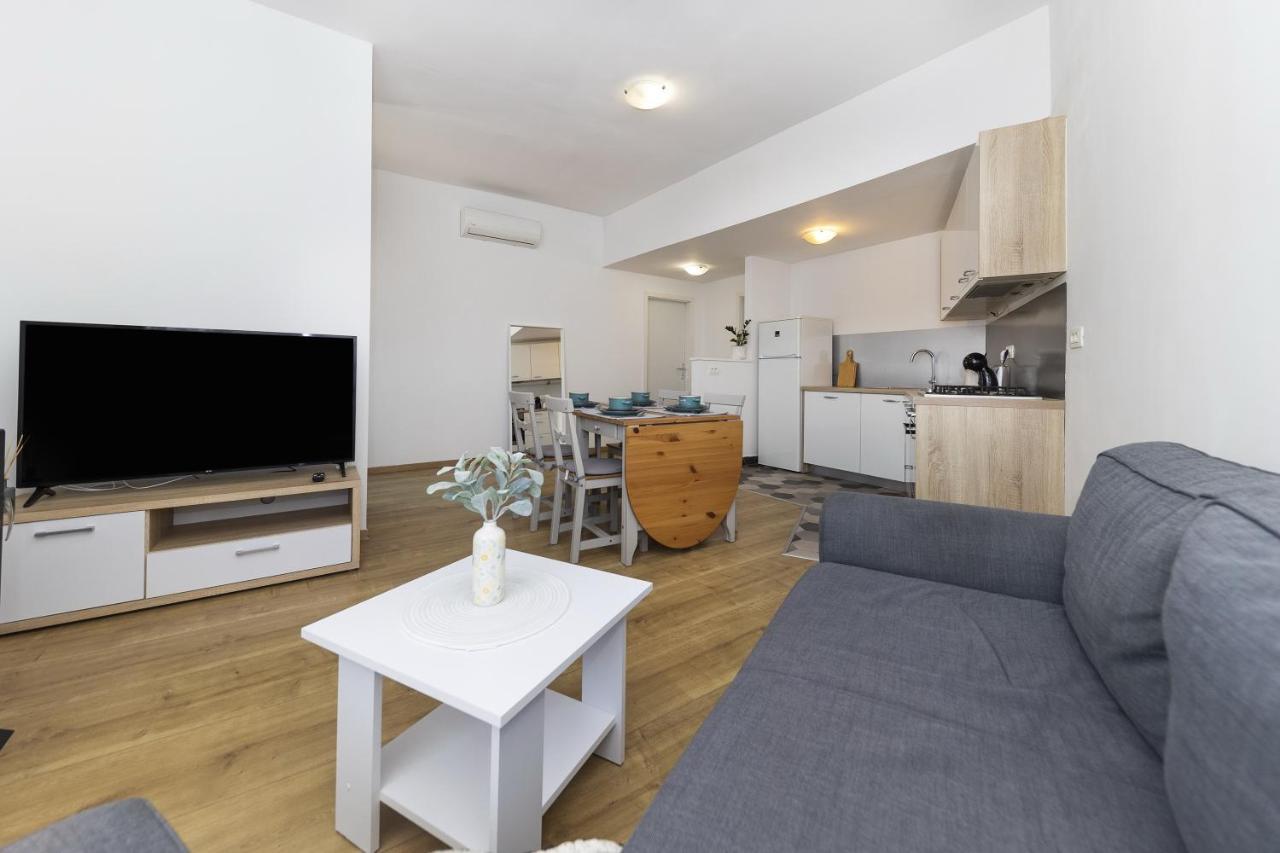 Apartments 23 And 25 With Free Private Parking 扎达尔 外观 照片