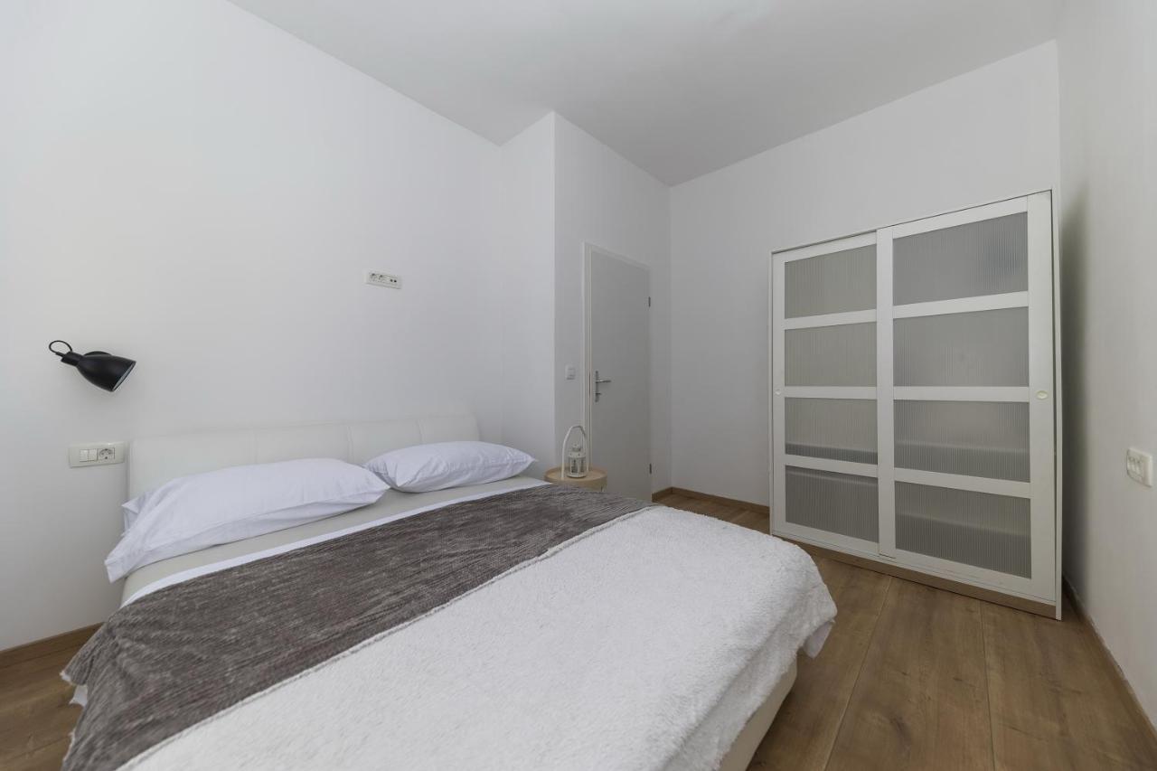 Apartments 23 And 25 With Free Private Parking 扎达尔 外观 照片