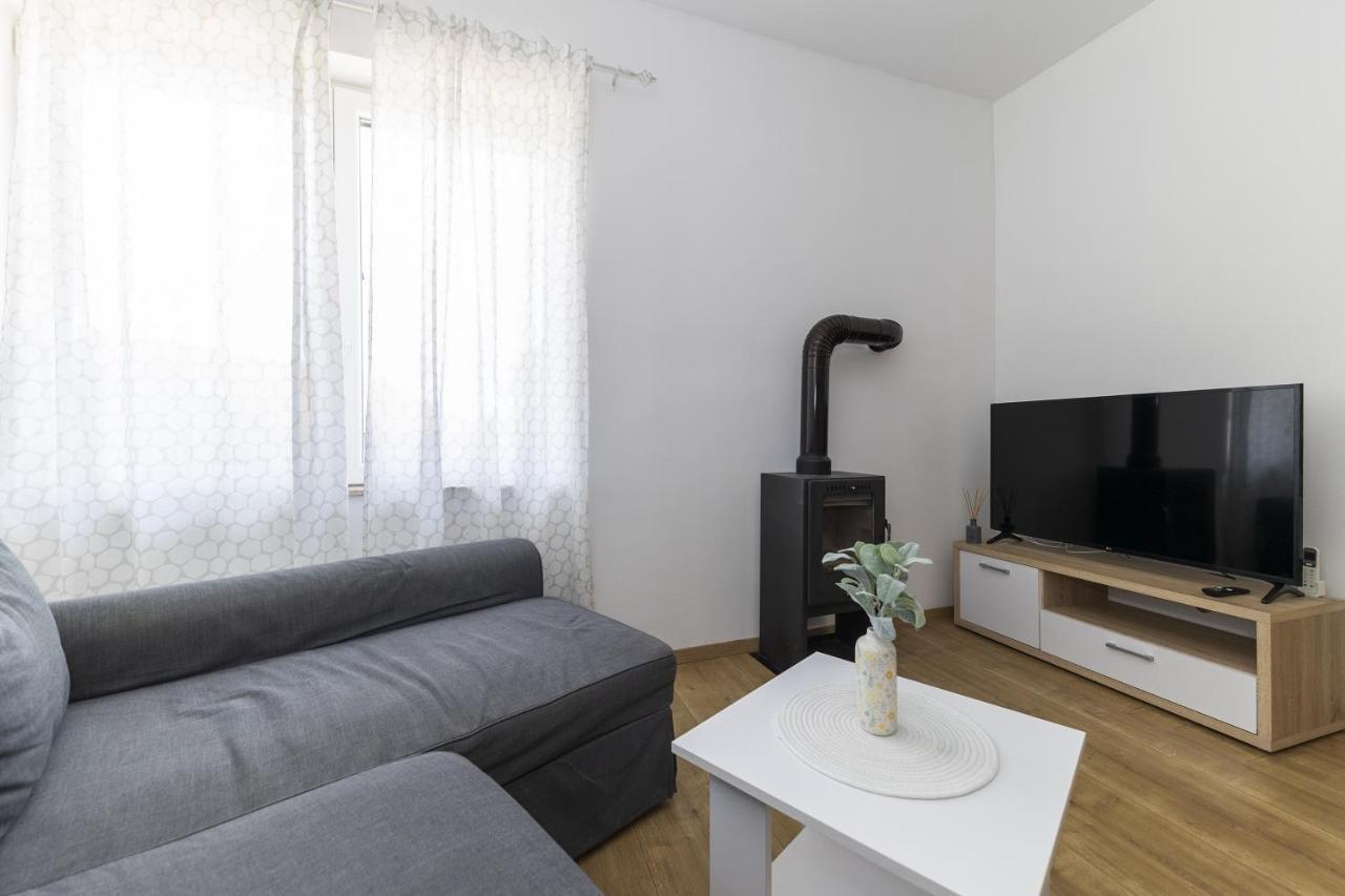 Apartments 23 And 25 With Free Private Parking 扎达尔 外观 照片